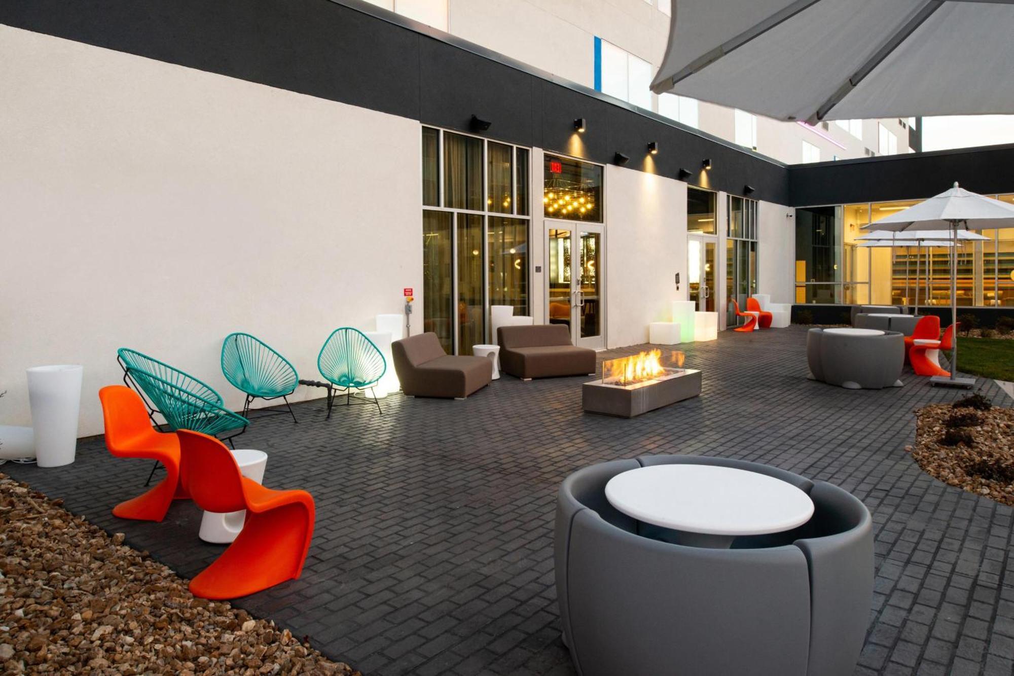 Aloft North Kansas City Exterior photo